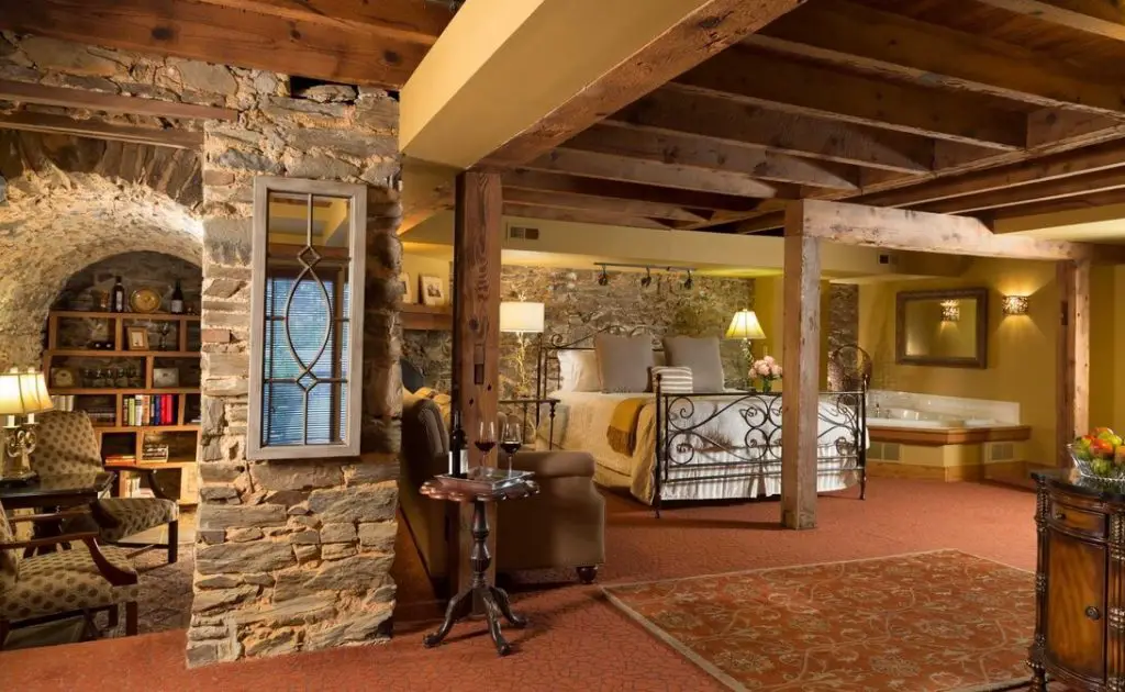 romantic getaways in Pennsylvania: The Inn at Leola Village