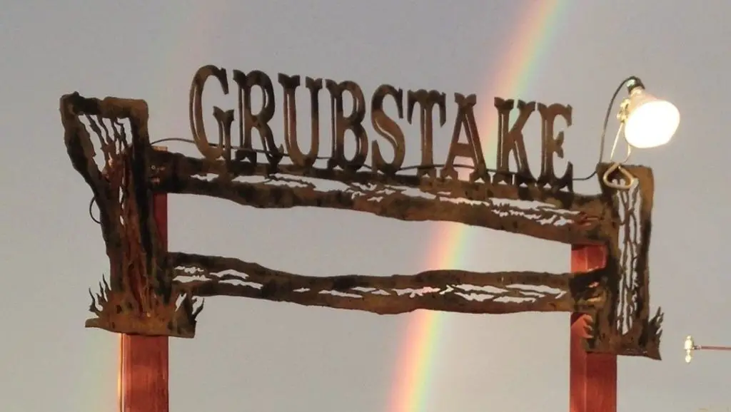 Things to Do in Quartzsite: Grubstake Social Club